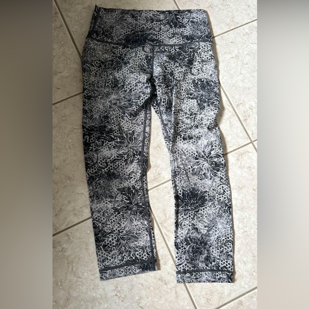 Lululemon 23” leggings